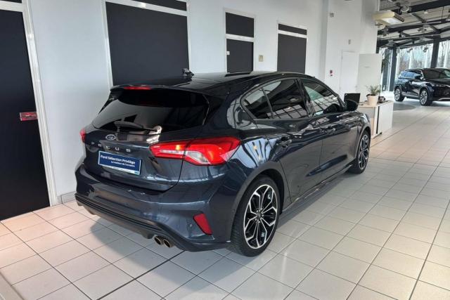 Ford Focus image 6
