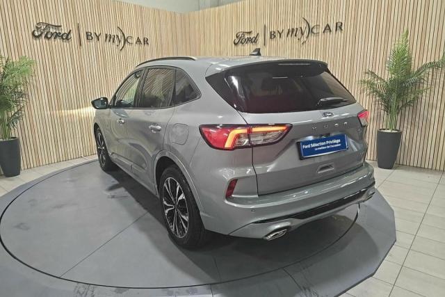 Ford Kuga image 9
