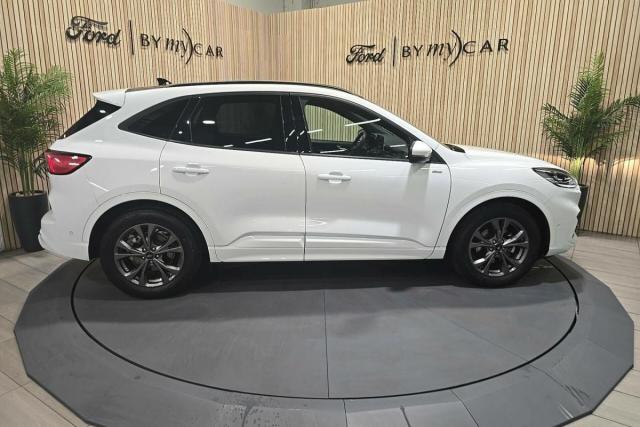 Ford Kuga image 9
