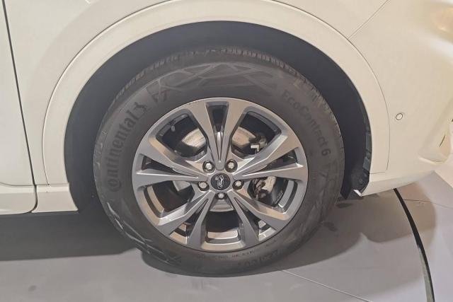 Ford Kuga image 6