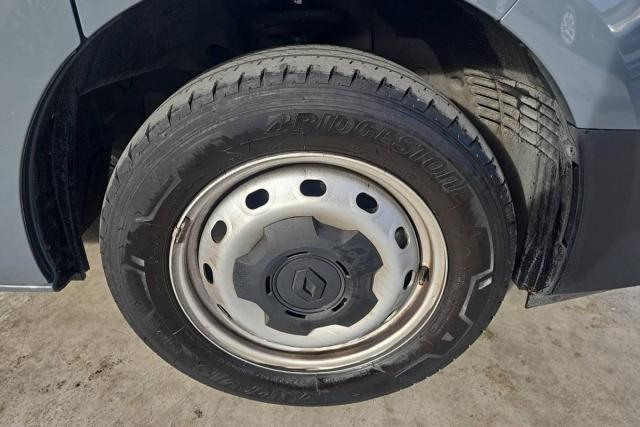 Renault Trafic image 2