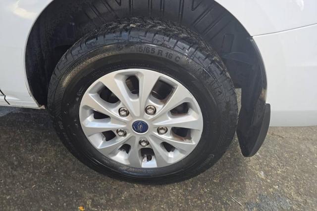 Ford Transit Custom image 2