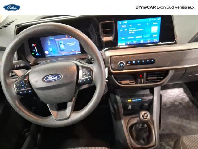 Ford Transit Courier image 7