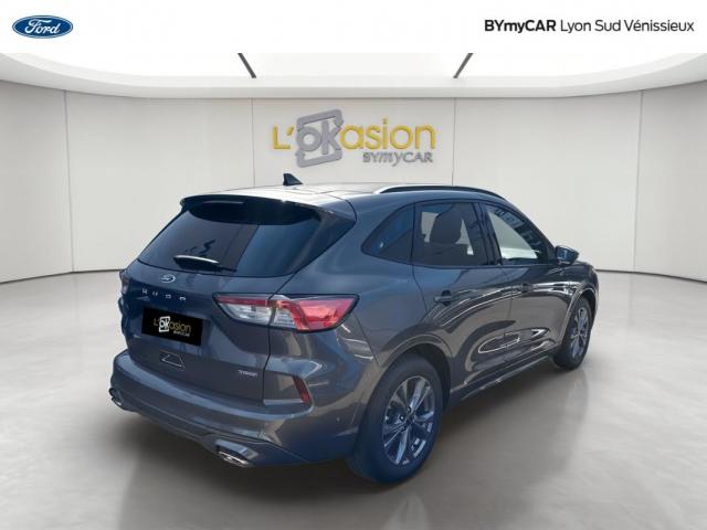 Ford Kuga image 3