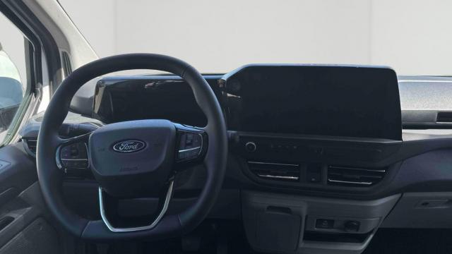Ford Transit Custom image 3