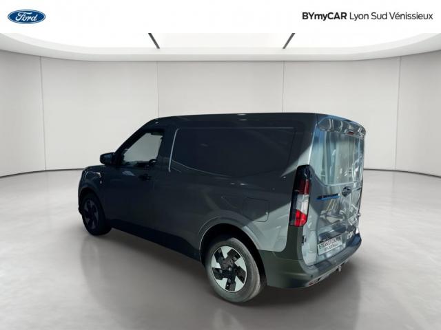Ford Transit Courier image 6