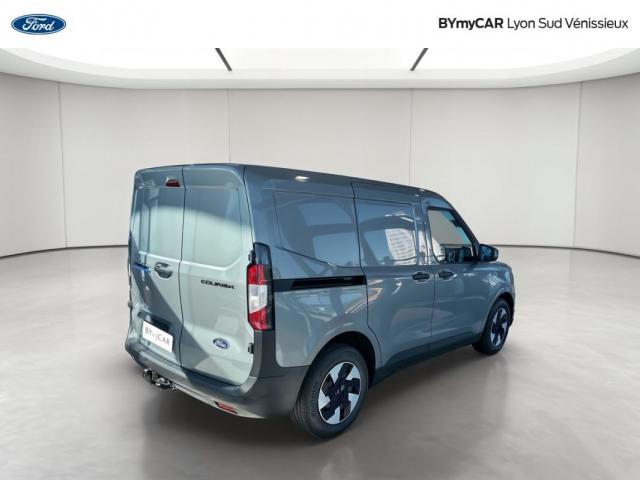 Ford Transit Courier image 3