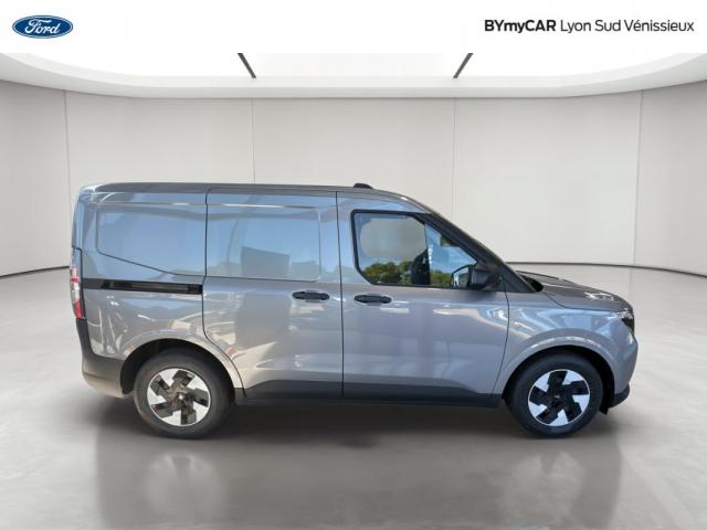 Ford Transit Courier image 9
