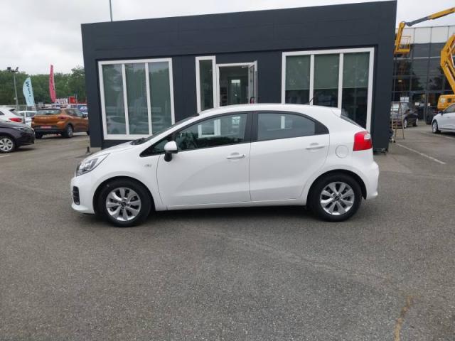 Kia Rio image 9