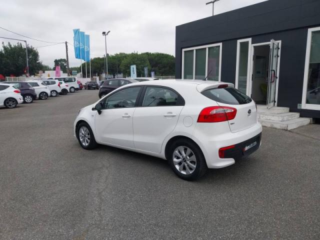 Kia Rio image 5