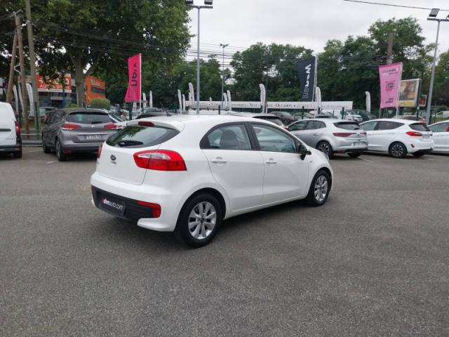 Kia Rio image 3