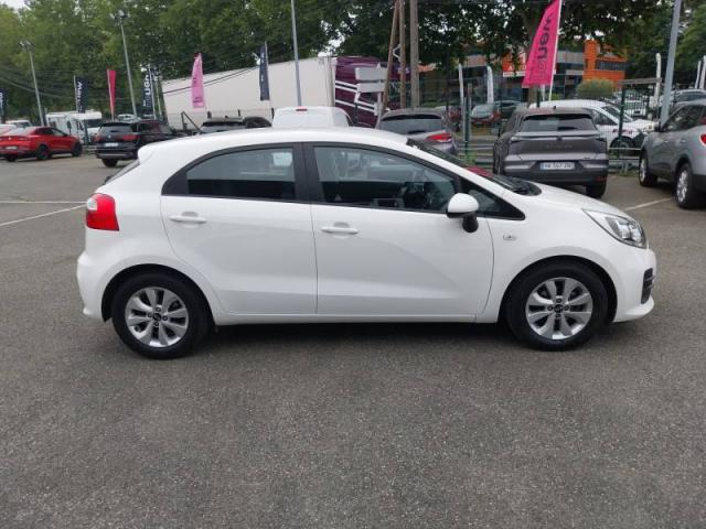 Kia Rio image 6
