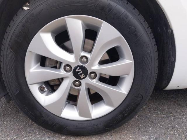 Kia Rio image 8