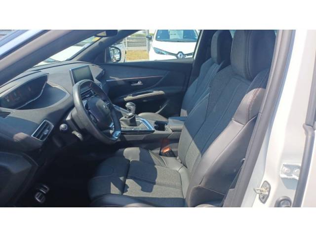 Peugeot 3008 image 3