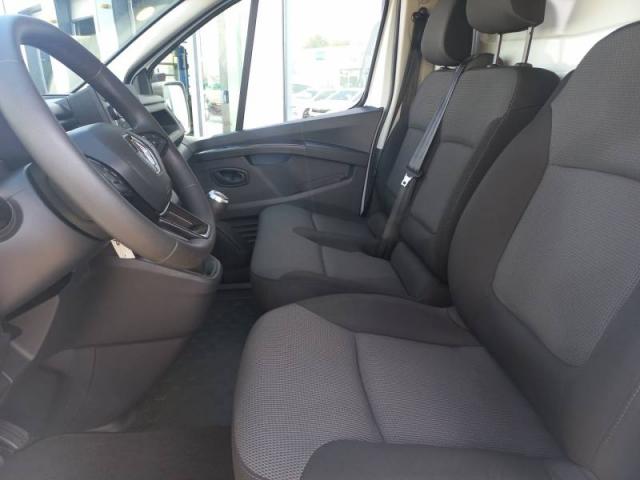 Renault Trafic image 2