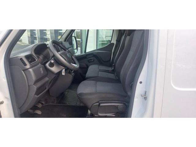 Renault Master image 9