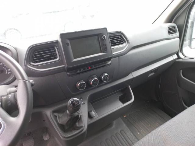 Renault Master image 2