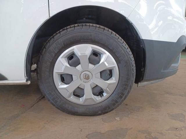 Renault Trafic image 2