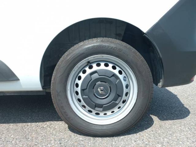 Renault Express image 9