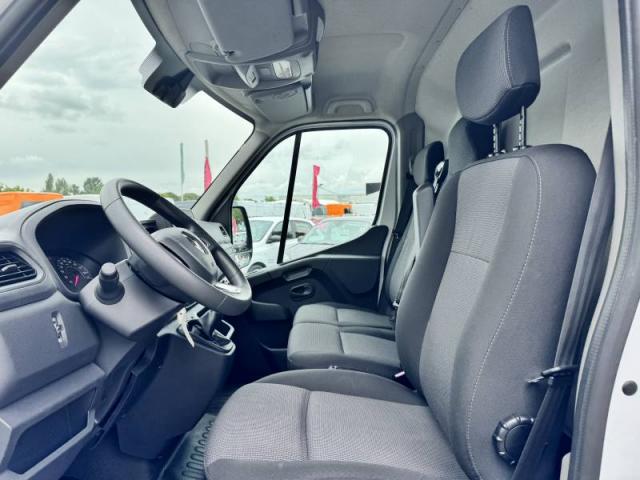 Renault Master image 2