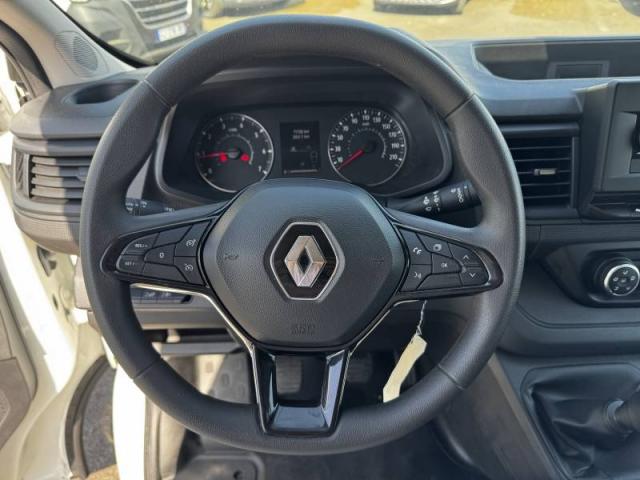 Renault Trafic image 2