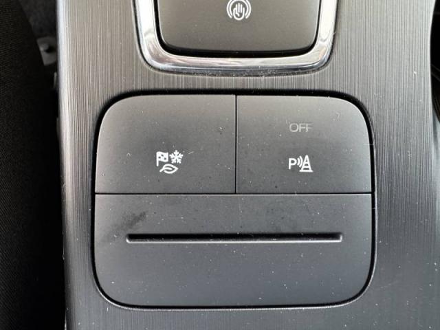 Ford Kuga image 2