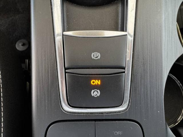 Ford Kuga image 9