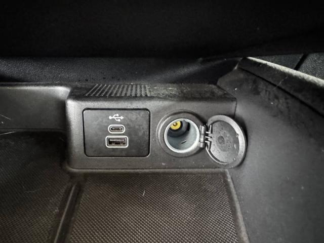 Ford Kuga image 1