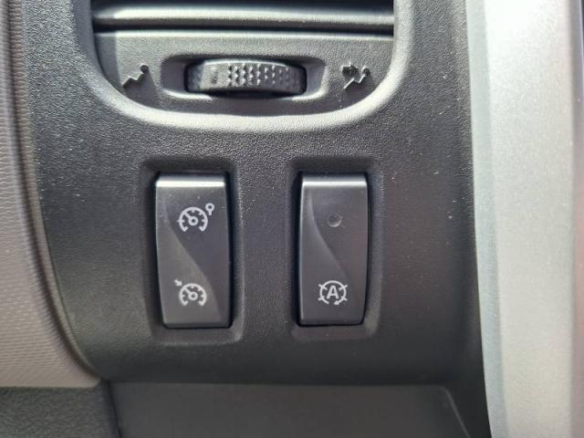 Renault Trafic image 2