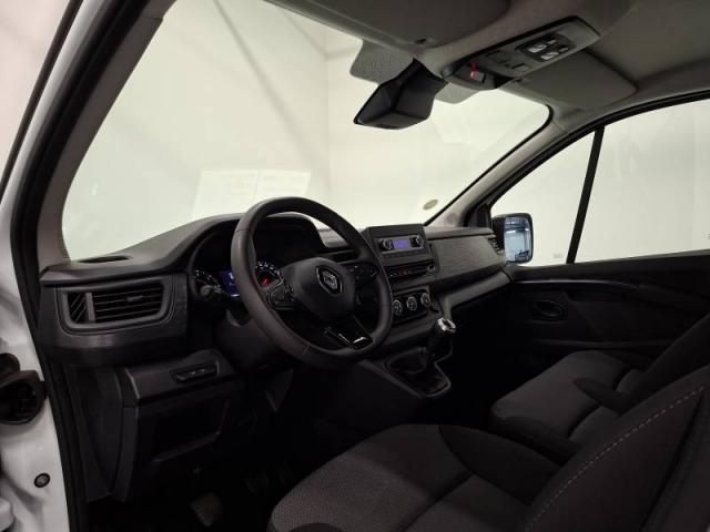 Renault Trafic image 2