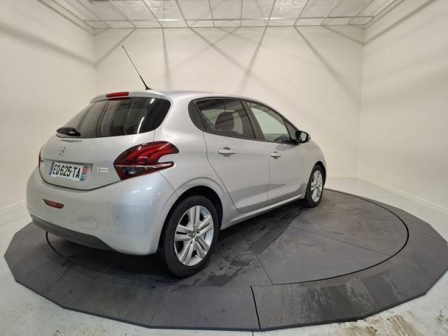 Peugeot 208 image 8