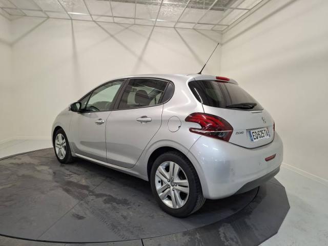 Peugeot 208 image 7