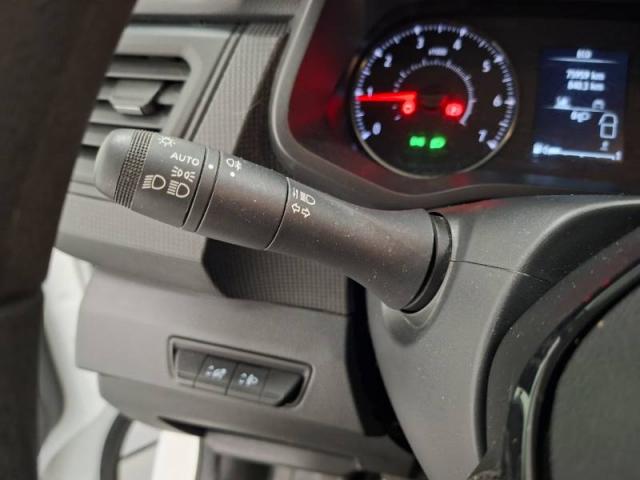Renault Trafic image 8