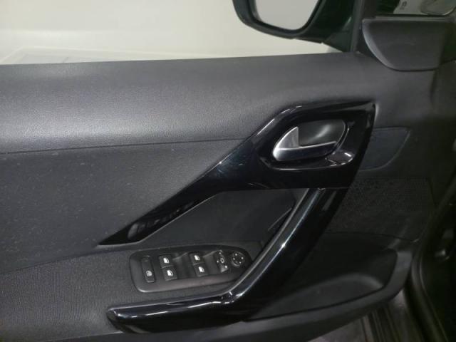 Peugeot 208 image 1