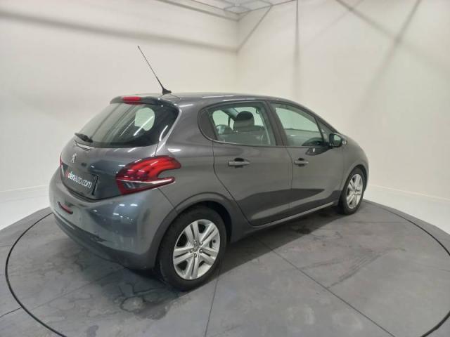 Peugeot 208 image 8