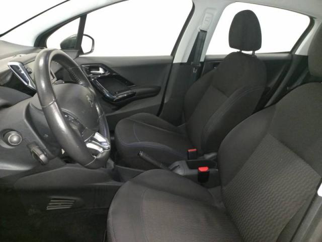 Peugeot 208 image 7