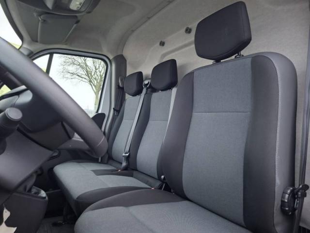 Renault Master image 2