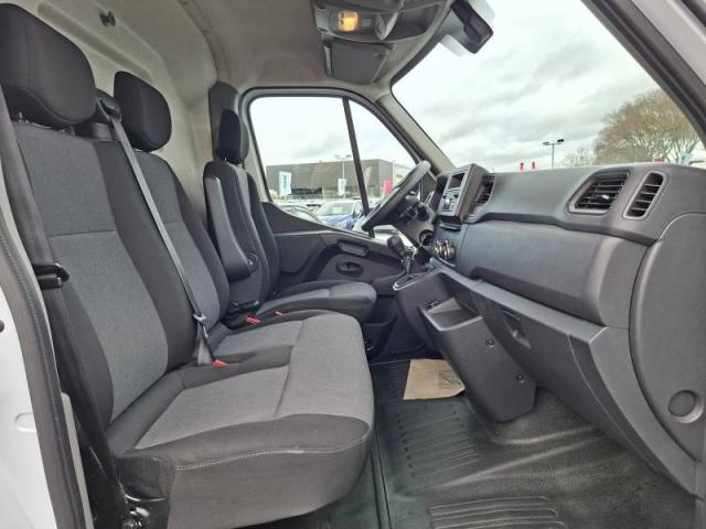 Renault Master image 2