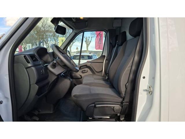 Renault Master image 2