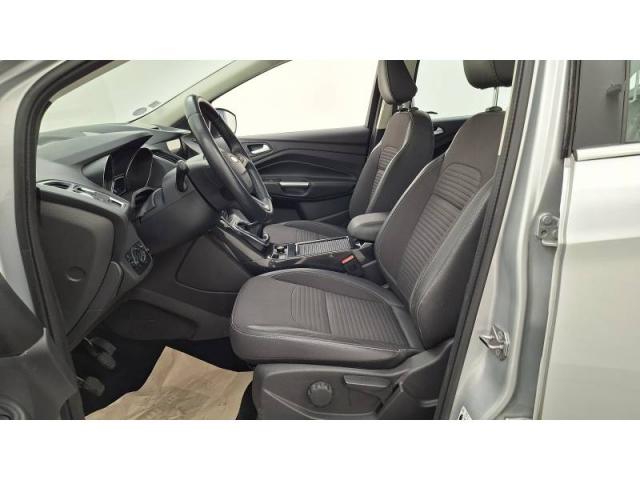 Ford Kuga image 5