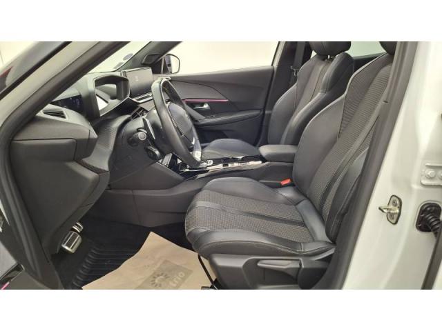 Peugeot 2008 image 8