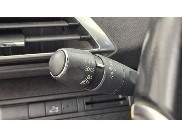 Peugeot 3008 image 2