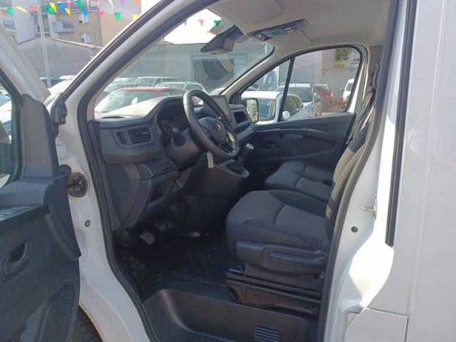 Renault Trafic image 2