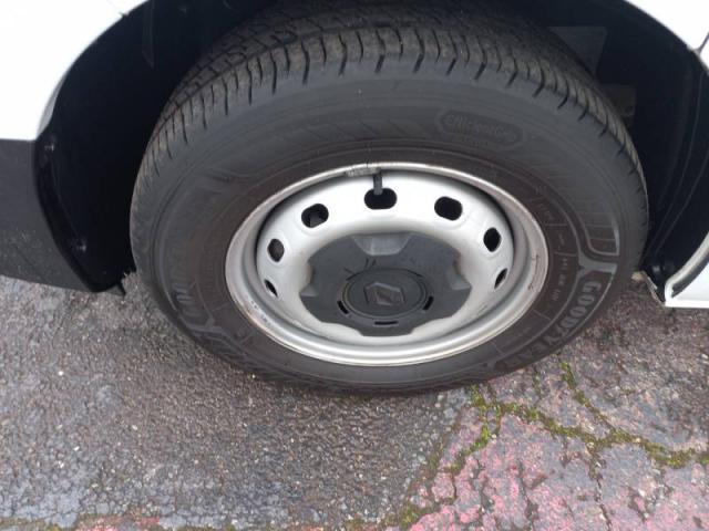 Renault Trafic image 2