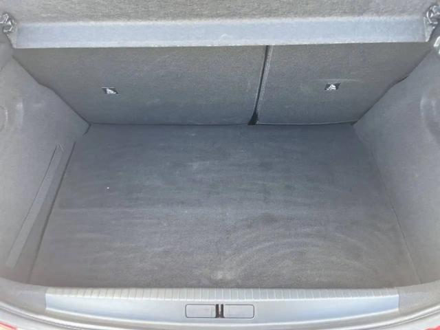 Peugeot 208 image 8