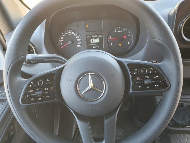 Mercedes Benz Sprinter image 2
