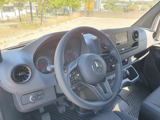 Mercedes Benz Sprinter image 3