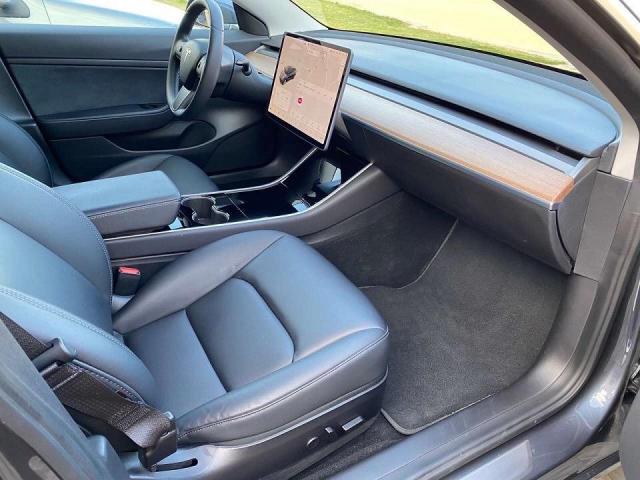 Tesla Model 3 image 3