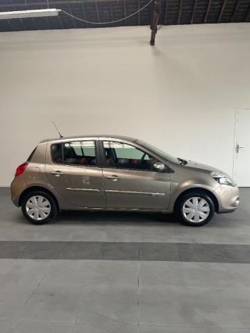 Renault Clio image 2