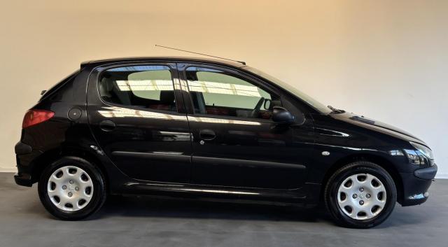 Peugeot 206 image 7